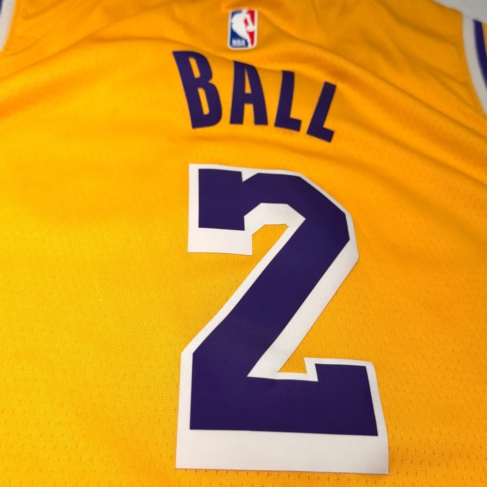 Nike Youth Los Angeles Lakers Lonzo Ball #2 Jersey Swingman Sz L (14-16) NBA